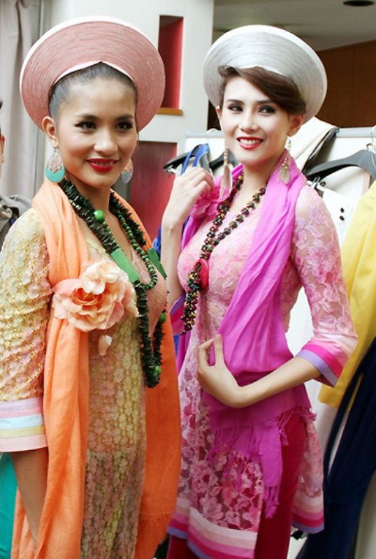 Ảnh của Người đẹp Việt khoe sắc trong áo dài tại Nhật
