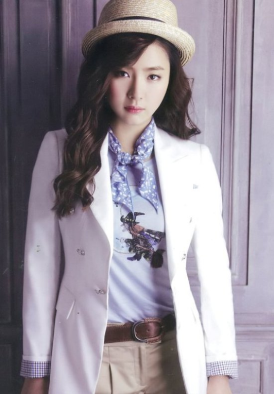 Ảnh của Shin Se Kyung đầy mê hoặc với thời trang SOUP