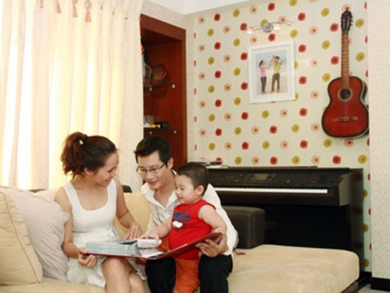 Ảnh của Ca sĩ Hoàng Bách thích về nhà bố mẹ vợ để… quậy