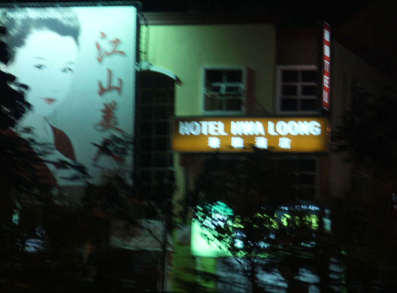 Ảnh của Quý ông ham “cháo ếch” Singapore, “bánh bao Mã Lai”